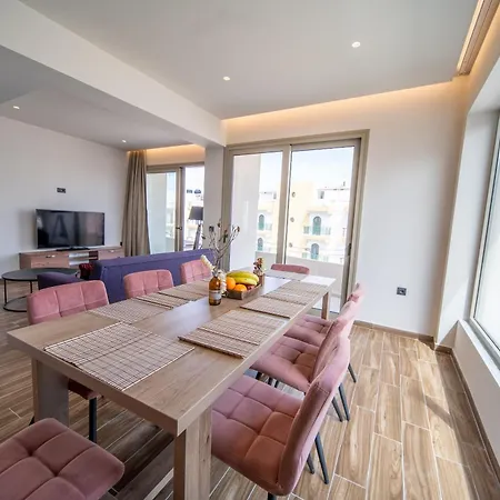 Luxury House - Center - Sleeps 8 * خيرسونِسوس