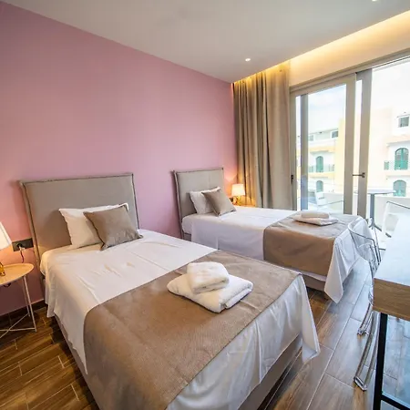 Luxury House - Center - Sleeps 8 펜션 *