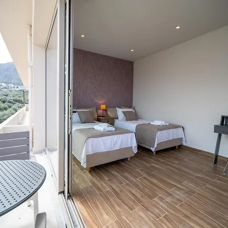 Luxury House - Center - Sleeps 8 Feriehus
