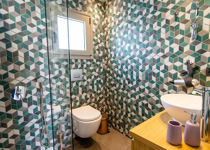 Luxury House - Center - Sleeps 8 Herszonisszosz