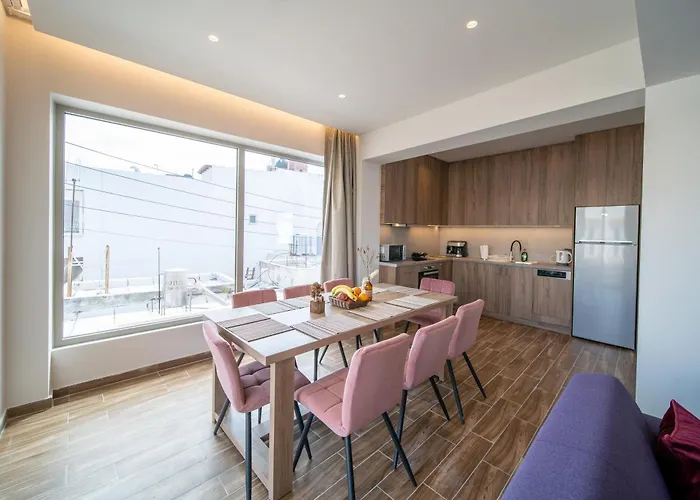 Luxury House - Center - Sleeps 8 Nyaraló *