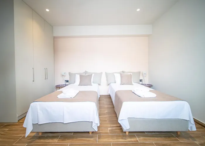 Luxury House - Center - Sleeps 8 Nyaraló *