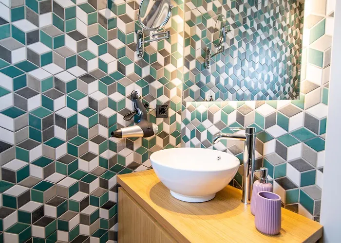 Luxury House - Center - Sleeps 8 Hersónissos