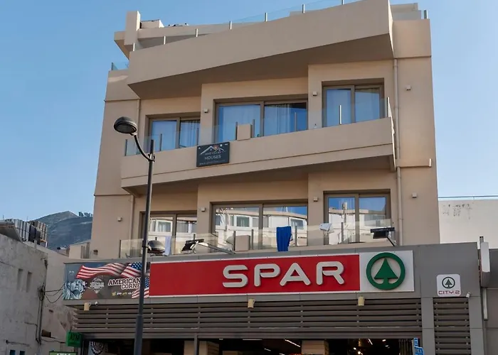 Luxury House - Center - Sleeps 8 *