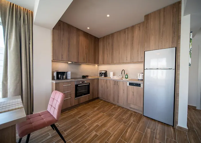 Luxury House - Center - Sleeps 8 Semesterbostad *