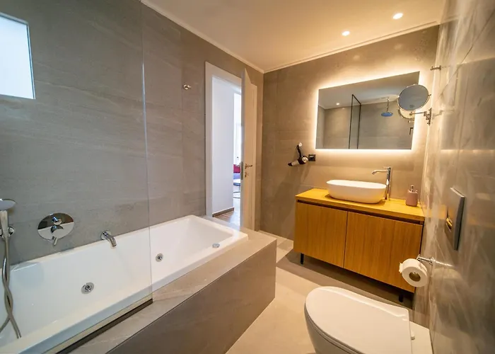 Luxury House - Center - Sleeps 8 Holiday home